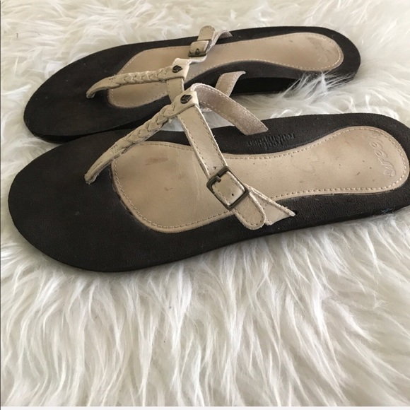 reef t strap sandals